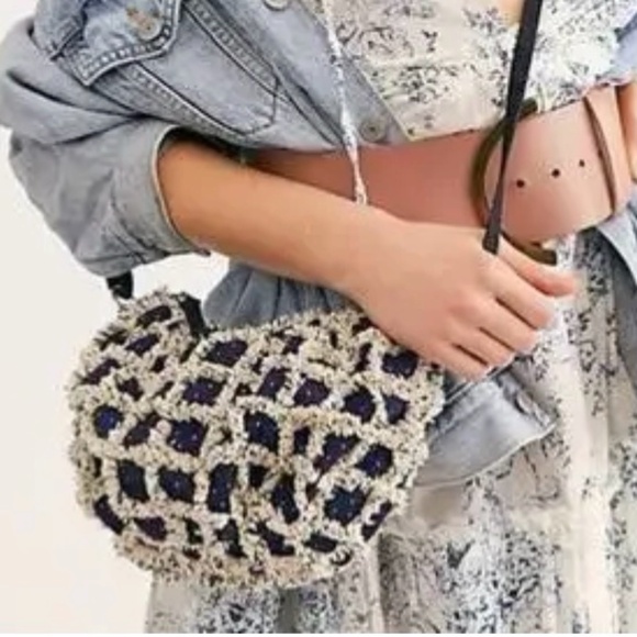 Free People "Crossbody bag in Navy and Cream" NWT - Picture 4 of 7